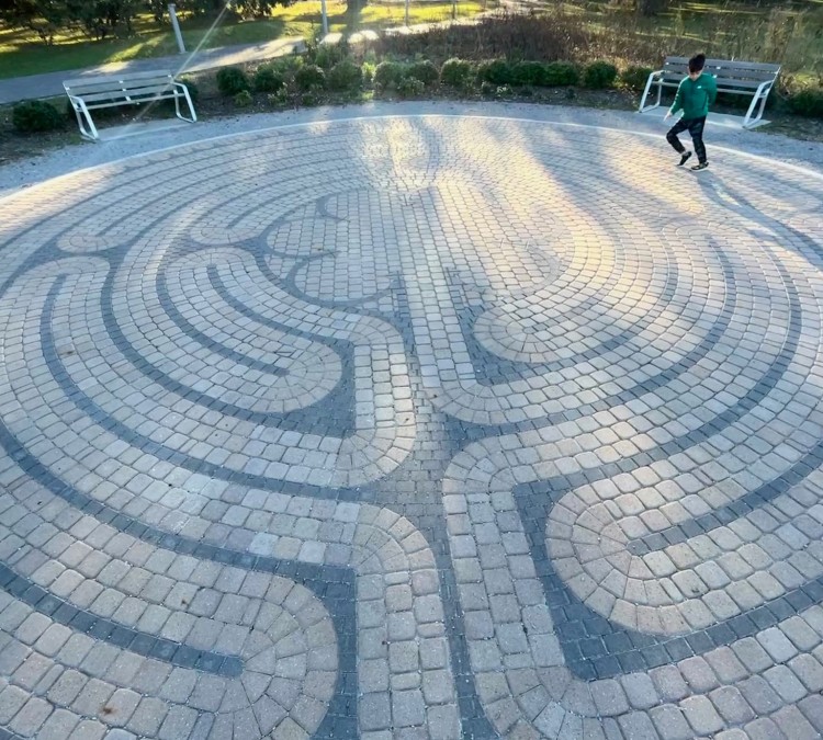 labyrinth-in-city-park-photo